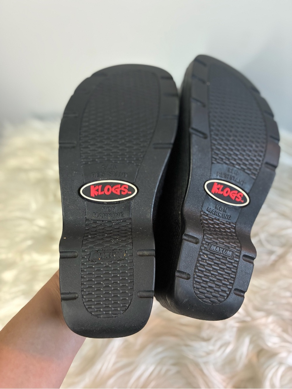 Klogs Black Leather Slip-On Clog with Subtle Red Insole Accent…6W - Picture 2 of 7